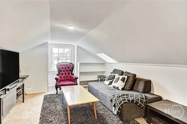 $2,500 | 725 East 53rd Street, Savannah, GA 31405