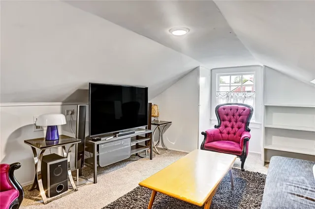 $2,500 | 725 East 53rd Street, Savannah, GA 31405