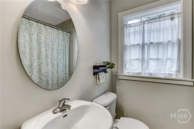 $2,500 | 725 East 53rd Street, Savannah, GA 31405