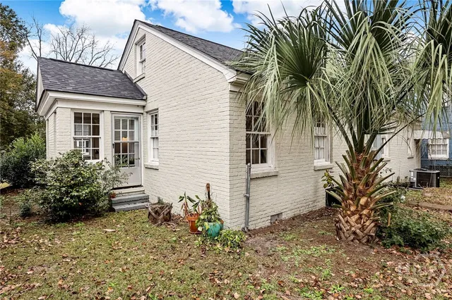 $2,500 | 725 East 53rd Street, Savannah, GA 31405