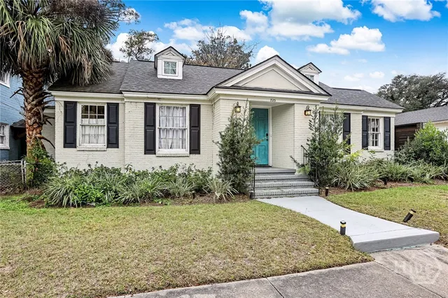$2,500 | 725 East 53rd Street, Savannah, GA 31405