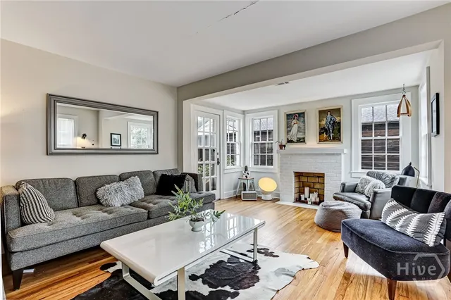 $2,500 | 725 East 53rd Street, Savannah, GA 31405