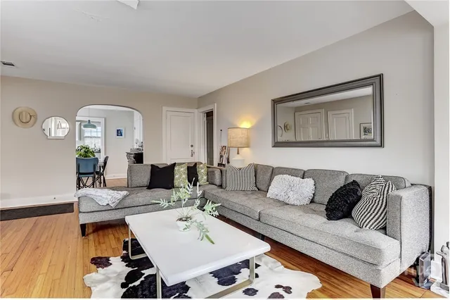 $2,500 | 725 East 53rd Street, Savannah, GA 31405