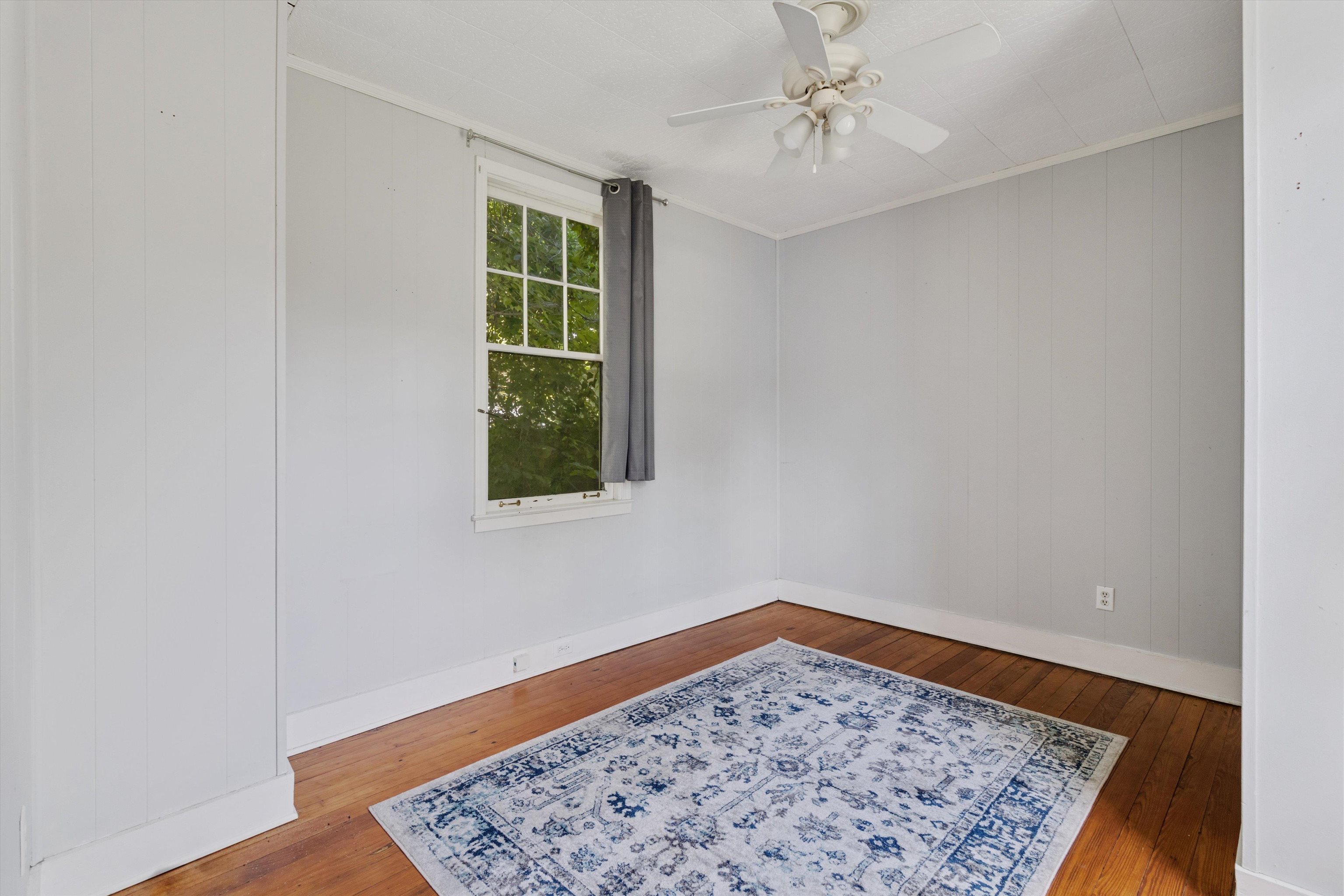 2346 North Strathmore Circle Memphis, TN 38112 - Photo 15 of 40 an empty room with a window