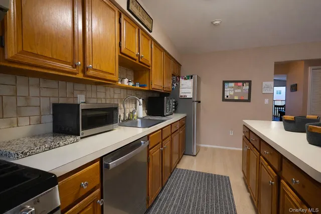 $430,000 | 25 College Avenue, Unit 701, Nanuet, NY 10954