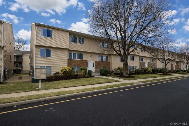 $430,000 | 25 College Avenue, Unit 701, Nanuet, NY 10954