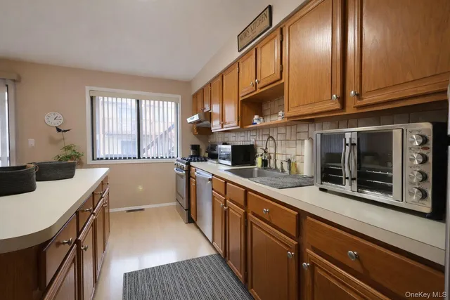 $430,000 | 25 College Avenue, Unit 701, Nanuet, NY 10954