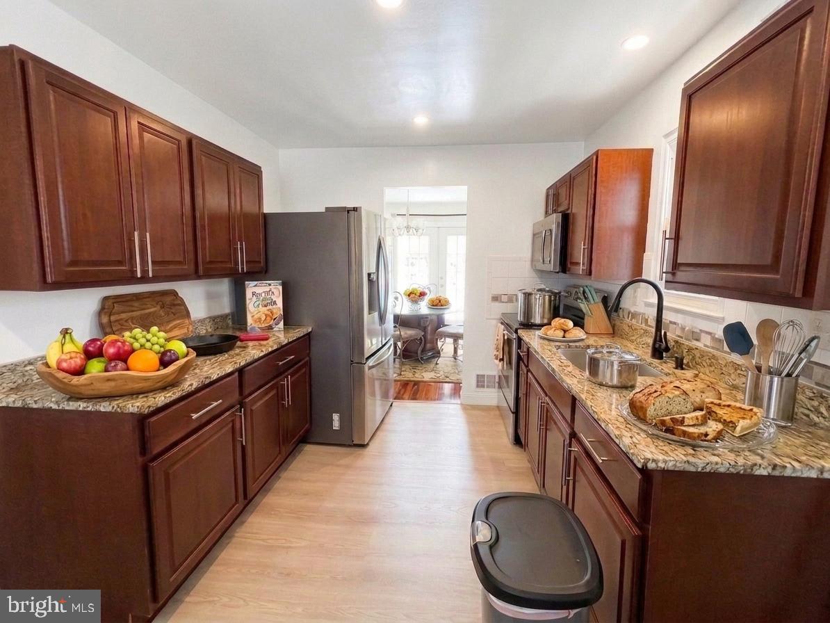 1003 Stag Way Fort Washington, MD 20744 - Photo 9 of 24 Kitchen at Main Level