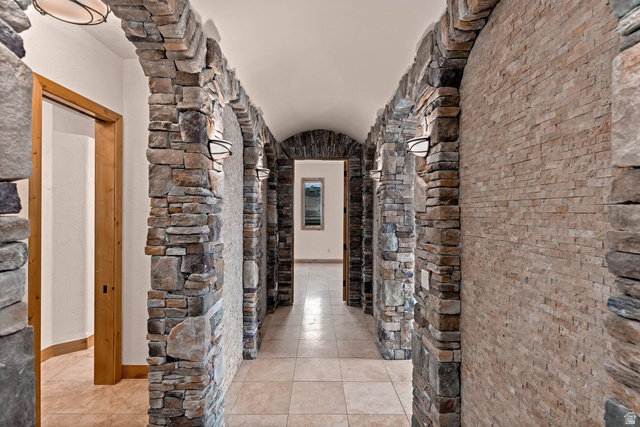 2464 East Granite Way St. George, UT 84790 - Photo 64 of 106 Hallway off entry with full bathroom on left and bedrooms