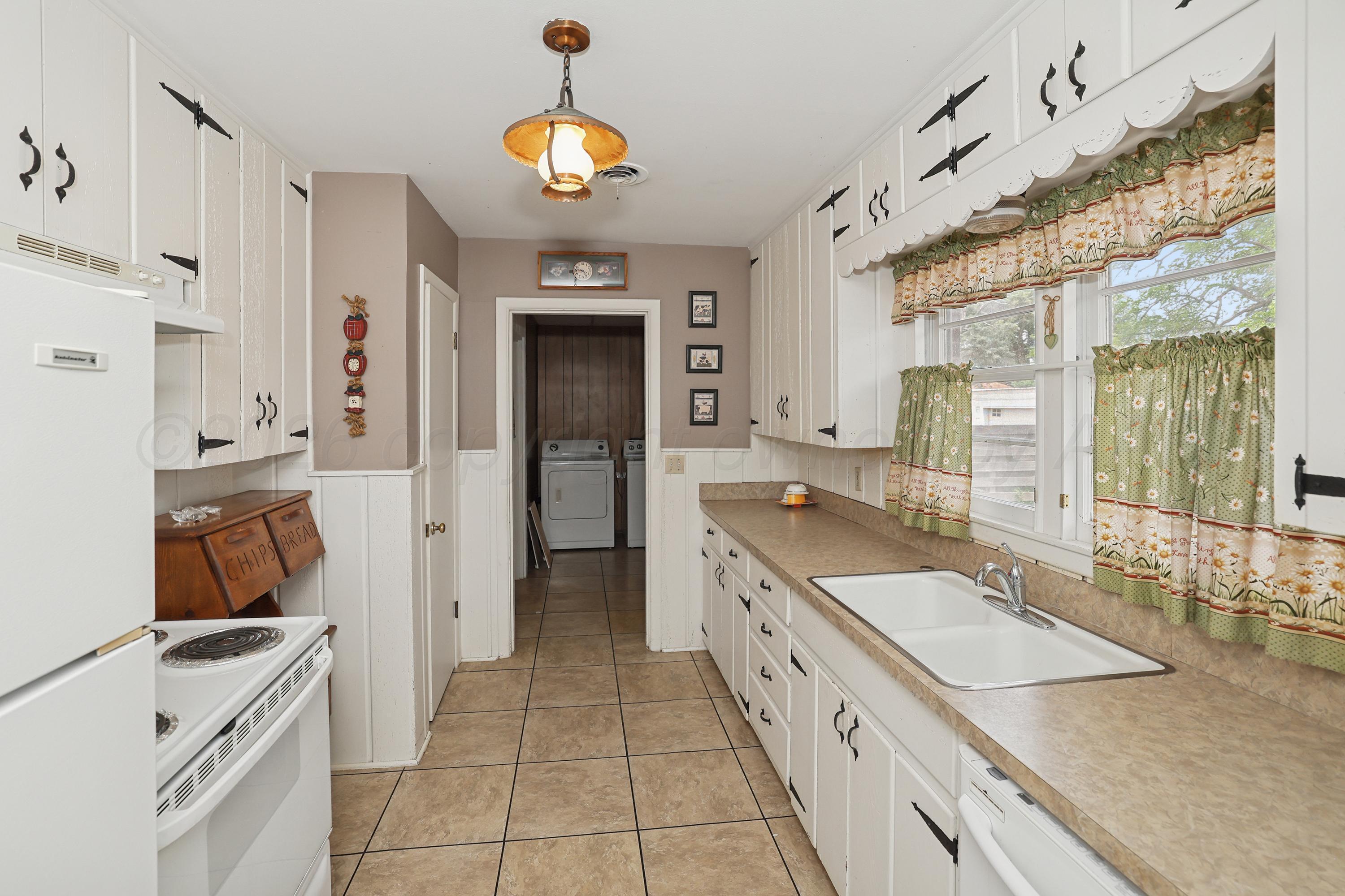 1115 Smiley Street Amarillo, TX 79106 - Photo 9 of 21 9-Kitchen