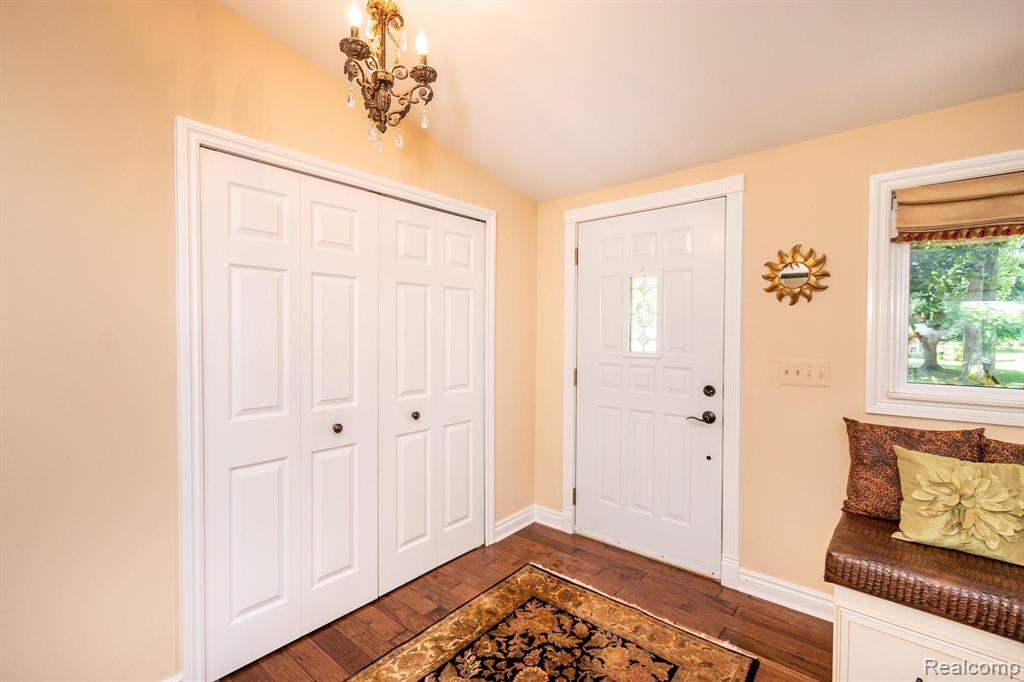 380 Donegal Drive Rochester Hills, MI 48309 - Photo 8 of 34