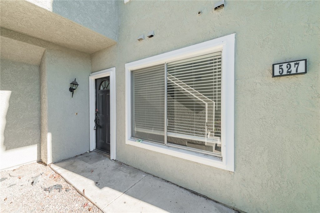 527 Springbrook North Irvine, CA 92614 - Photo 3 of 24 a view of livingroom with furniture