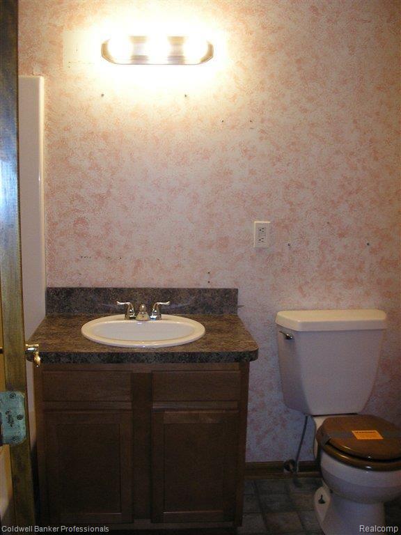 5170 Stanton Lake Road Attica, MI 48412 - Photo 10 of 12 MainBath.jpg