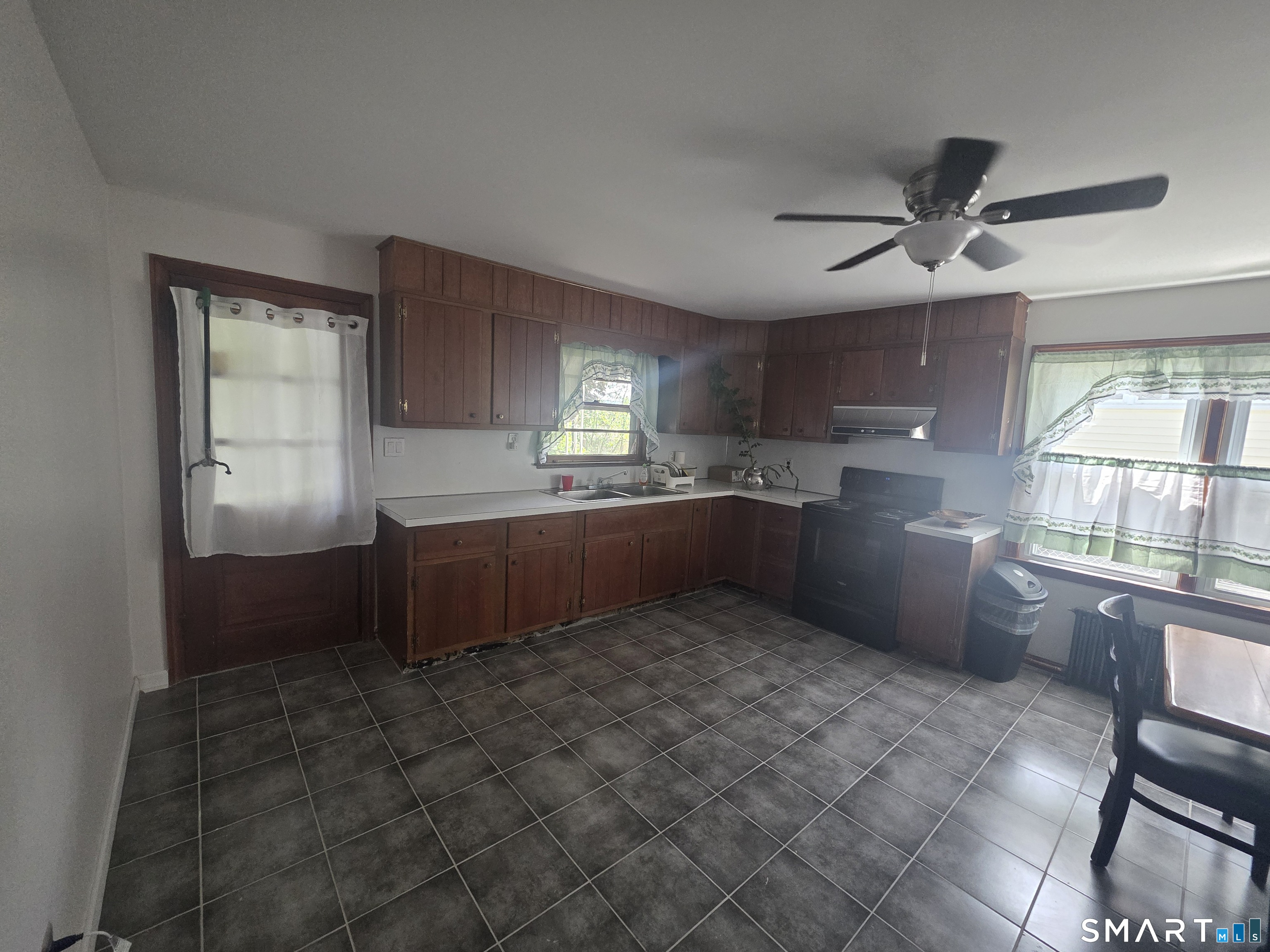 26 Cumley Street Hamden, CT 06514 - Photo 3 of 15