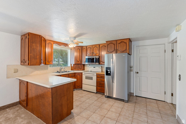 415 East Maple Street Mapleton, UT 84664 - Photo 9 of 48