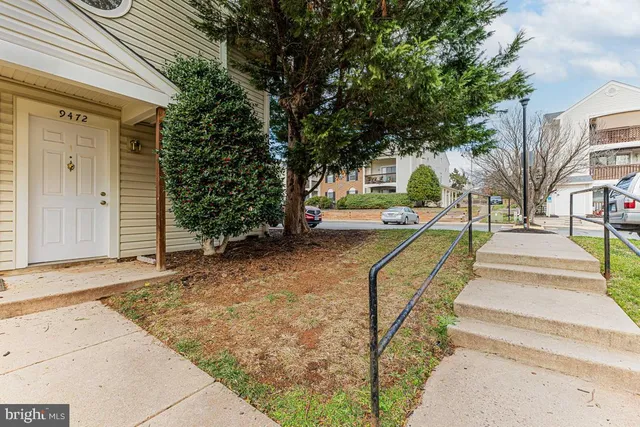 $1,950 | 9472 Scarlet Oak Drive, Unit 9, Manassas, VA 20110