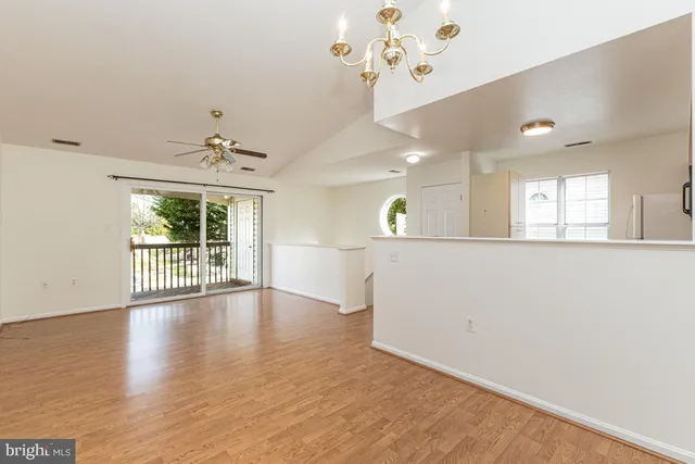 $1,950 | 9472 Scarlet Oak Drive, Unit 9, Manassas, VA 20110