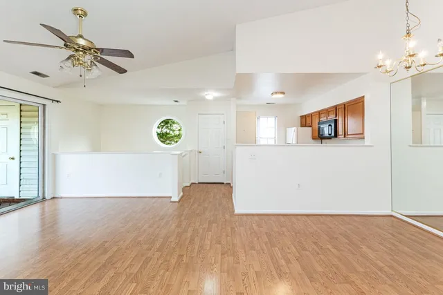 $1,950 | 9472 Scarlet Oak Drive, Unit 9, Manassas, VA 20110