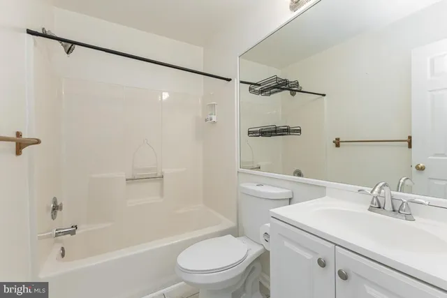 $1,950 | 9472 Scarlet Oak Drive, Unit 9, Manassas, VA 20110