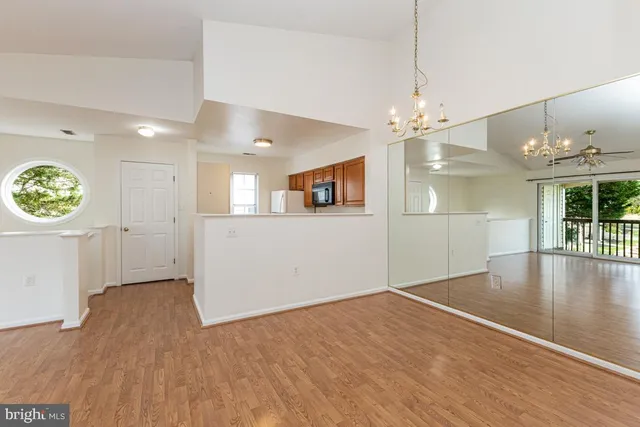 $1,950 | 9472 Scarlet Oak Drive, Unit 9, Manassas, VA 20110