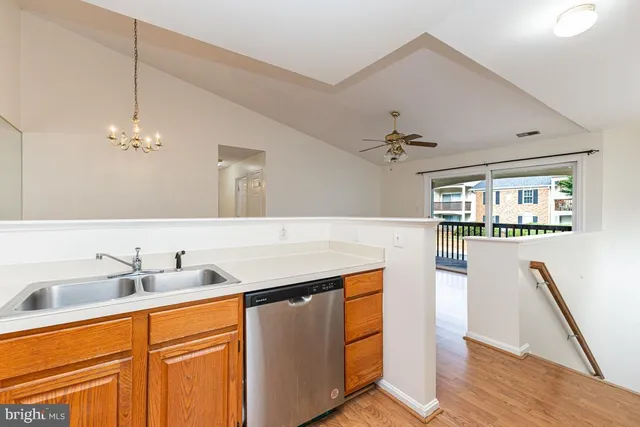 $1,950 | 9472 Scarlet Oak Drive, Unit 9, Manassas, VA 20110