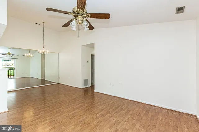 $1,950 | 9472 Scarlet Oak Drive, Unit 9, Manassas, VA 20110