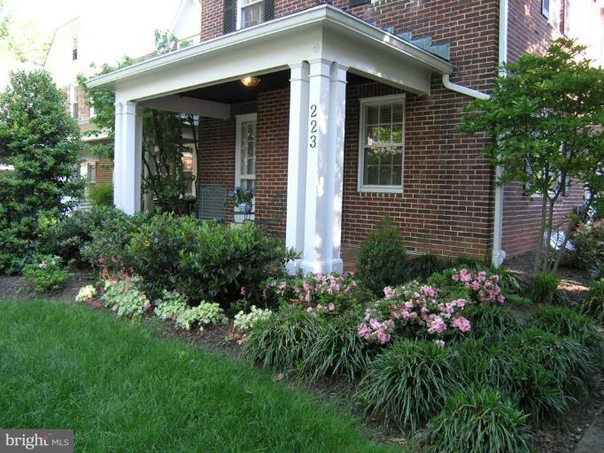 223 Hopkins Road Baltimore, MD 21212 - Photo 2 of 15 Garden