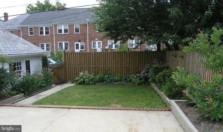 223 Hopkins Road Baltimore, MD 21212 - Photo 11 of 15 Back yard