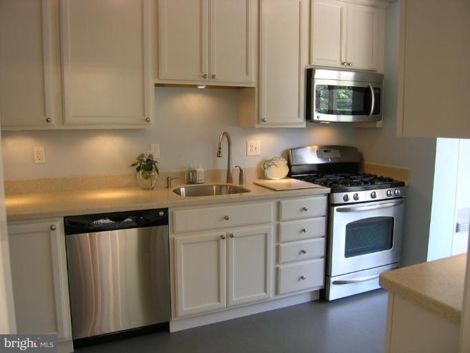 223 Hopkins Road Baltimore, MD 21212 - Photo 14 of 15 Kitchen