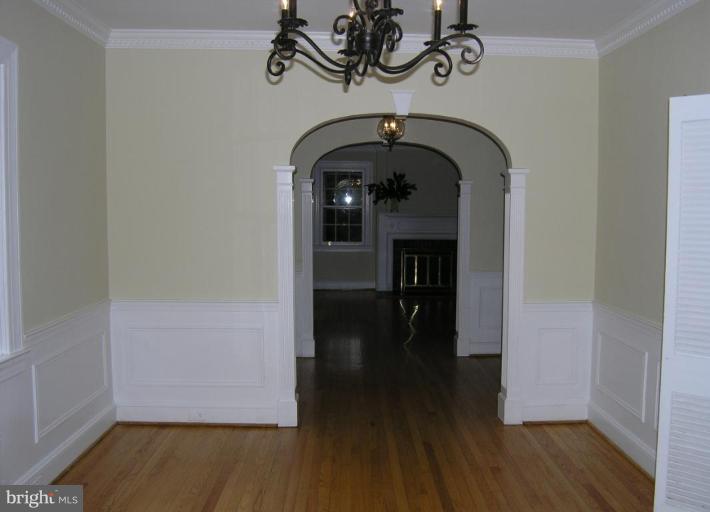 223 Hopkins Road Baltimore, MD 21212 - Photo 4 of 15 Dining Room