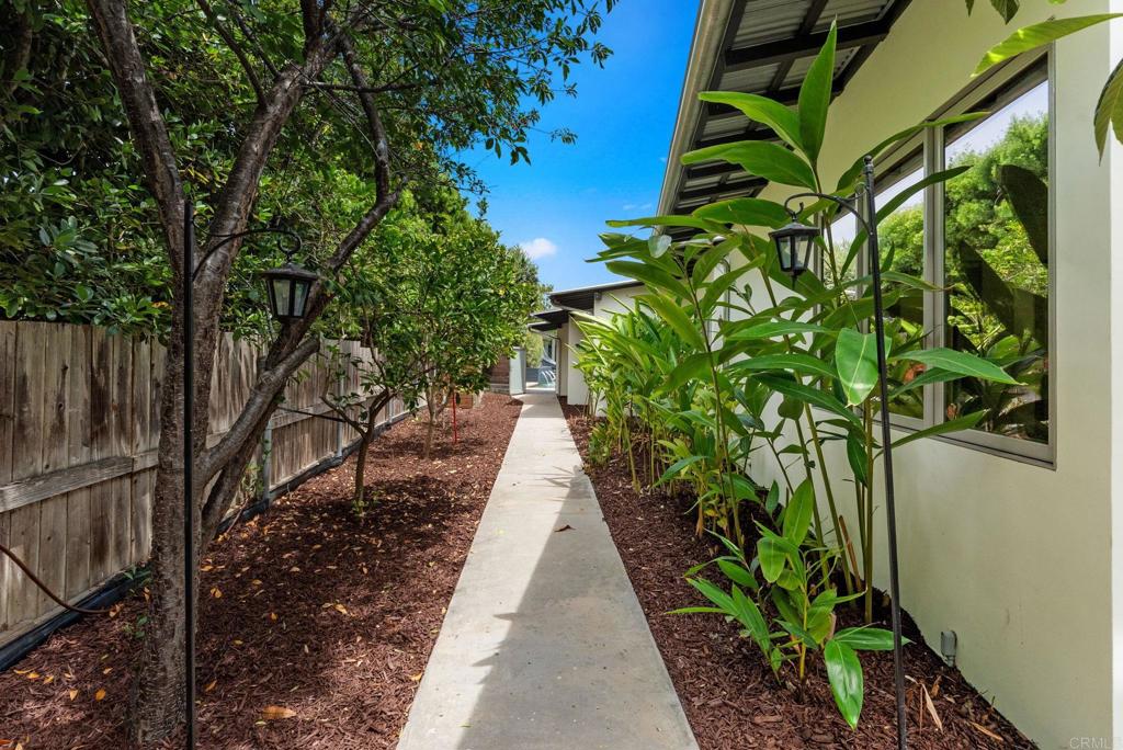 1866 Sheridan Road Encinitas, CA 92024 - Photo 73 of 75 Side yard dog run
