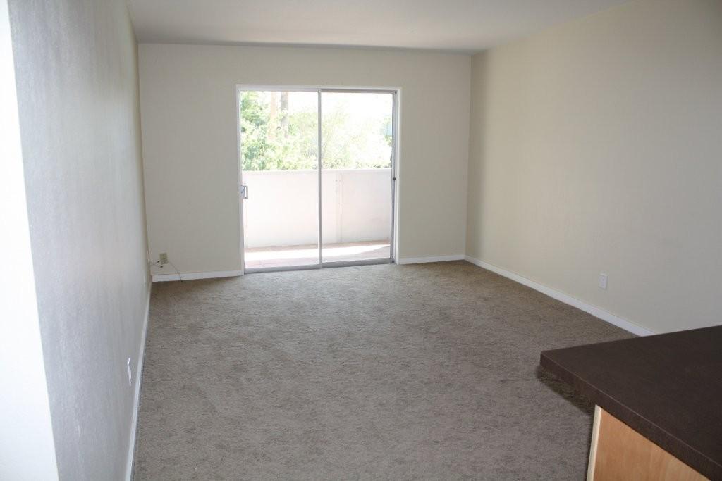 355 East Thomas Road, Unit 203 Phoenix, AZ 85012 - Photo 3 of 9 Living room