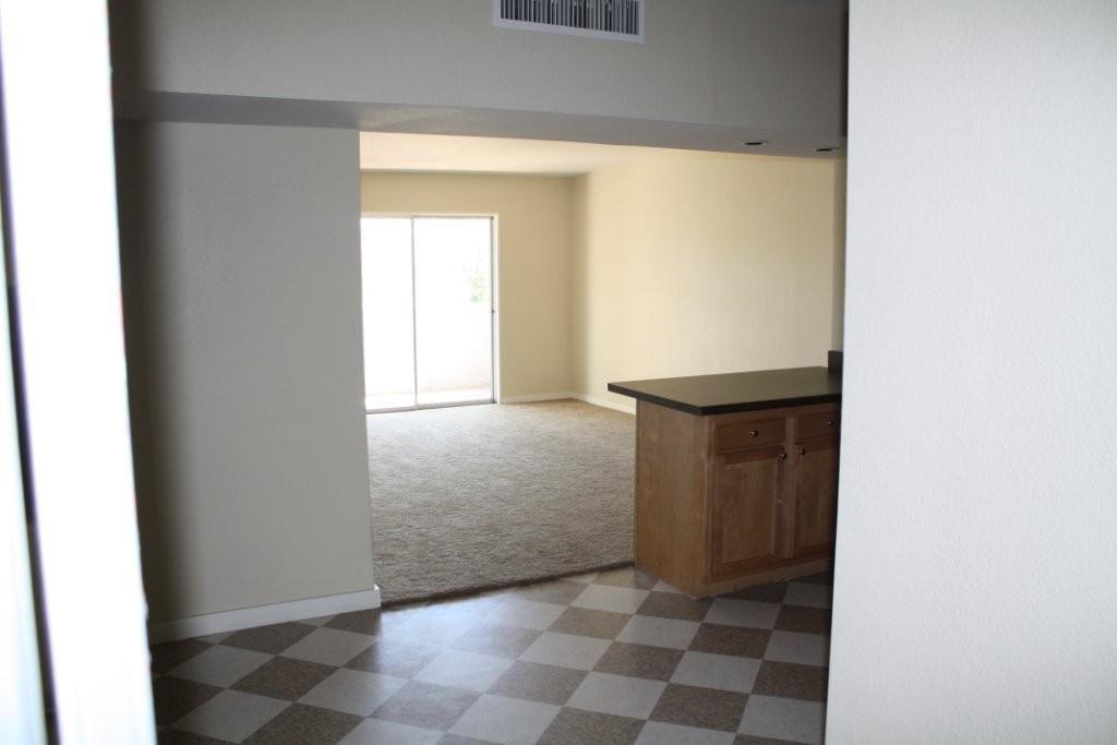 355 East Thomas Road, Unit 203 Phoenix, AZ 85012 - Photo 5 of 9 Dining area