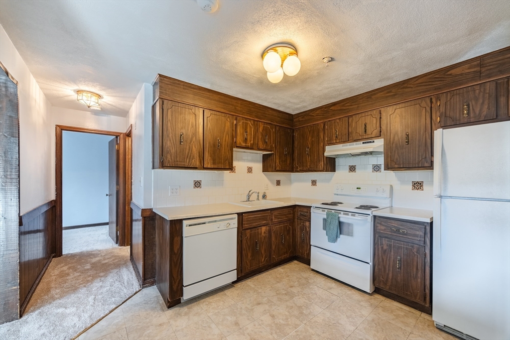 41 Spencer Road, Unit 26G Boxborough, MA 01719 - Photo 12 of 35 a kitchen that has a sink and a stove in it