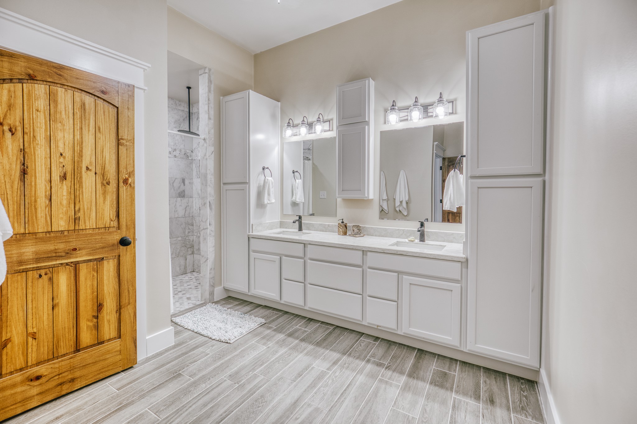 38261 Fm 1736 Road Hempstead, TX 77445 - Photo 27 of 43 Ensuite bath-primary bath