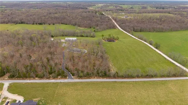$725,000 | 21150 Farm Road 2020, Crane, MO 65633