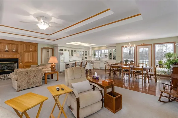 $725,000 | 21150 Farm Road 2020, Crane, MO 65633