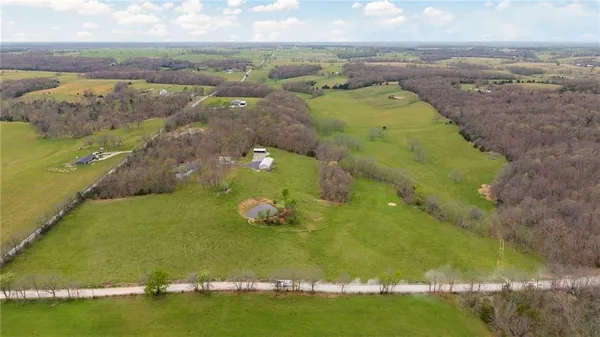 $725,000 | 21150 Farm Road 2020, Crane, MO 65633