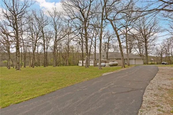 $725,000 | 21150 Farm Road 2020, Crane, MO 65633