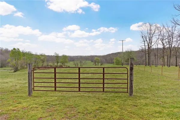 $725,000 | 21150 Farm Road 2020, Crane, MO 65633