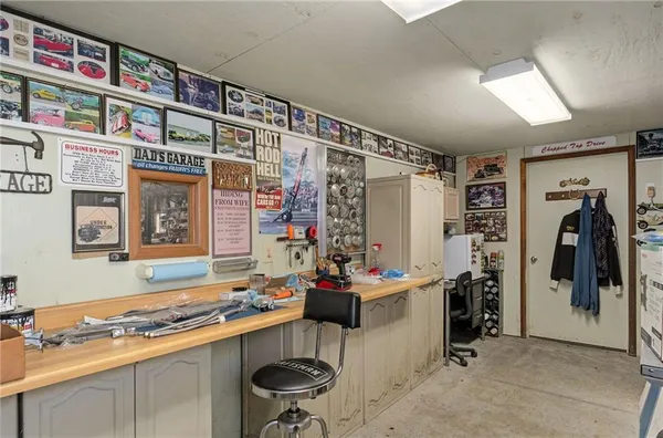 $725,000 | 21150 Farm Road 2020, Crane, MO 65633