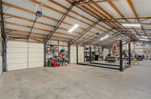 $725,000 | 21150 Farm Road 2020, Crane, MO 65633
