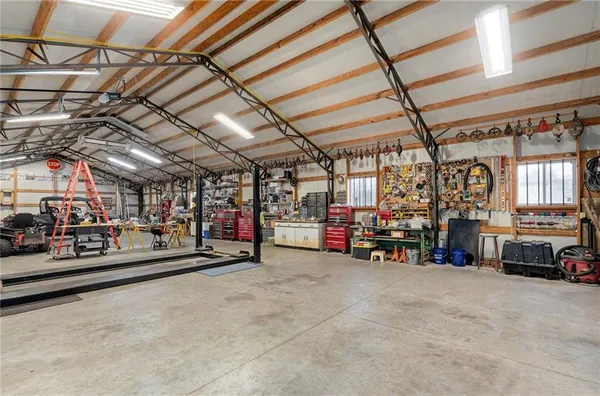 $725,000 | 21150 Farm Road 2020, Crane, MO 65633