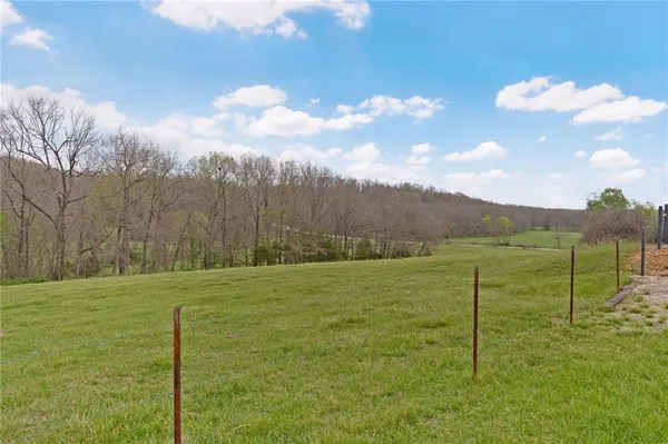 $725,000 | 21150 Farm Road 2020, Crane, MO 65633