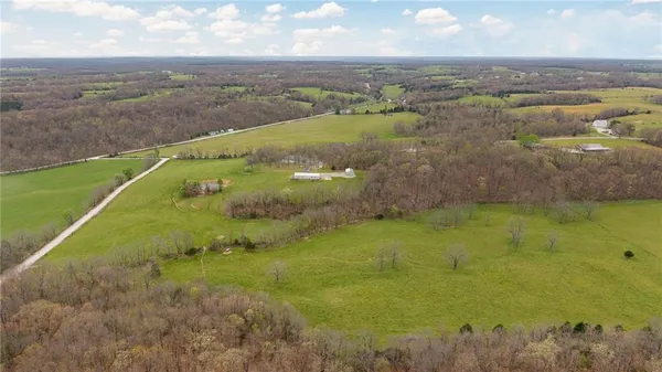 $725,000 | 21150 Farm Road 2020, Crane, MO 65633