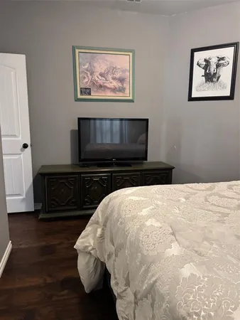 $2,300 | 1014 Scenic Drive, Granbury, TX 76048