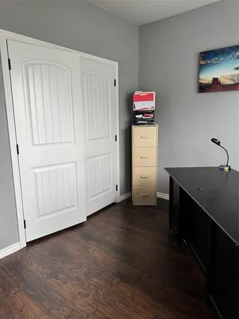 $2,300 | 1014 Scenic Drive, Granbury, TX 76048