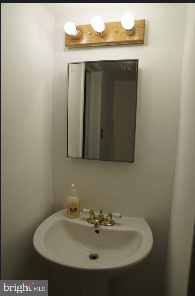 8139 Inverness Ridge Road Potomac, MD 20854 - Photo 19 of 32