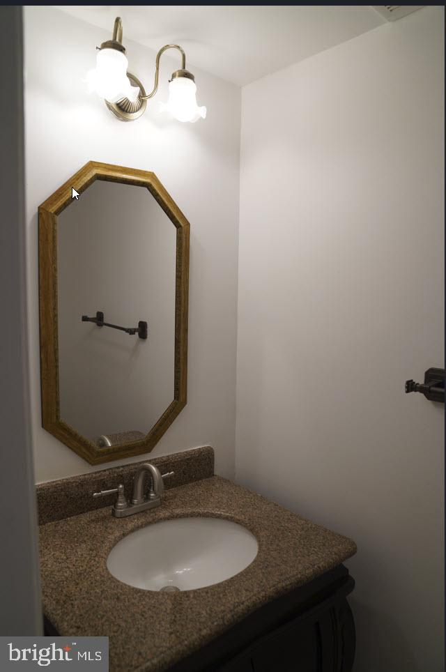 8139 Inverness Ridge Road Potomac, MD 20854 - Photo 5 of 32