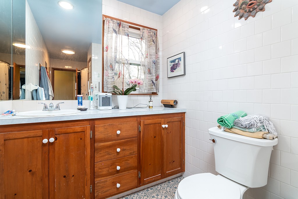 982 Wordens Pond Road South Kingstown, RI 02879 - Photo 23 of 27